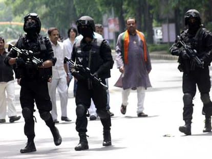 terrorist can attack on narendra modi, alert in delhi