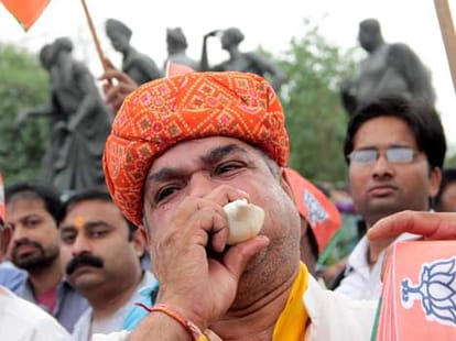 Special welcome of narendra modi from delhi bjp