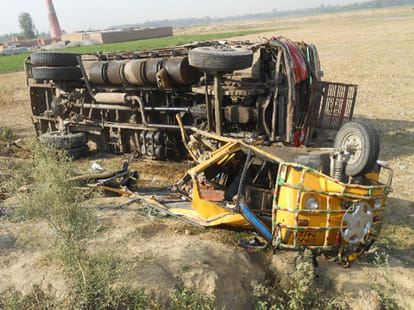 sixteen died in road accident
