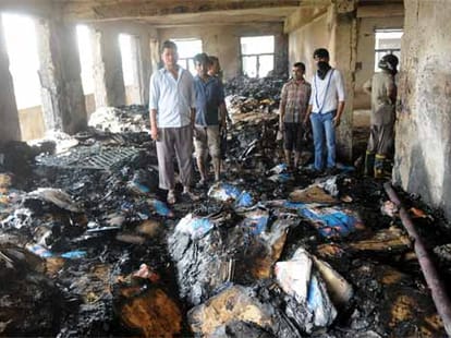 fire in plastic factory, terror till seven hours