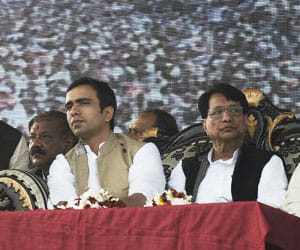 modi wave and nepotism in indian politics
