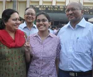 lucknow girl get second position in result