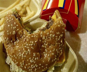 couple finds marijuana in burger at a restaurant