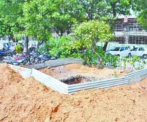 Foot-overbridge construction started opposite 3 metro station