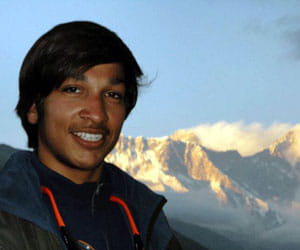 Arjun Vajpayee still trapped on top of makalu