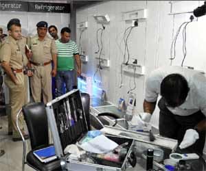 Theft in a faridabad's electronic show room