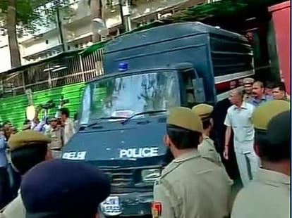 kejriwal denies to get bail read to go jail