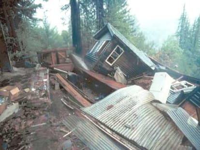 Land sliding at kinnaur, one died