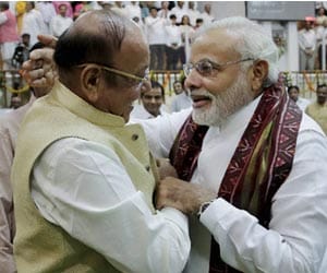 congress leader shankar singh vaghela praise and comment on modi in gujarat assembly