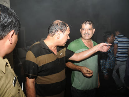 Bank robbed, set afire in Agra