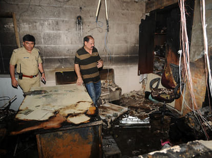 Bank robbed, set afire in Agra