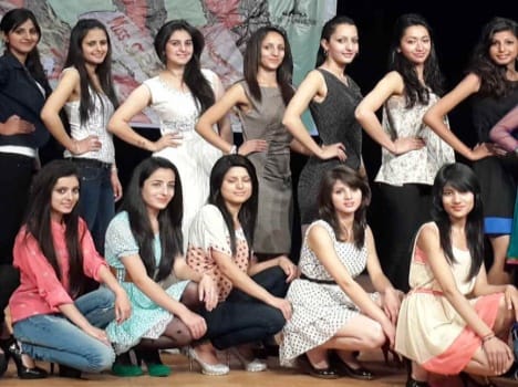 16 models participating in summer festival