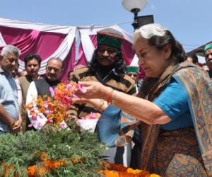 Congress leader paid homage to Former prime minister Rajiv Gandhi