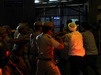 delhi police arrests aam aadmi party mla