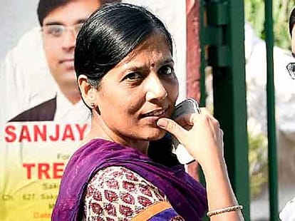 arvind kejriwal's wife fails to get job in east delhi municipal corporation