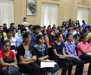 DU admission Girls student OMR form cancelled on errors