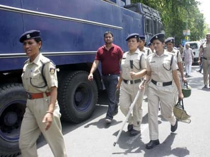 Arvind Kejriwal writes a letter from tihar jail