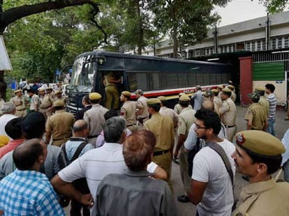 aam aadmi party attacks again on nitin gadkari