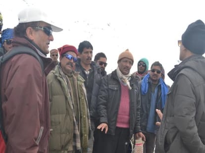 Tourist trapped in rohtang rescued after 18 hours