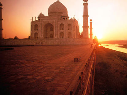 tourist died inside tajmahal