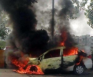 Man suicides after kill his wife and daughter in noida