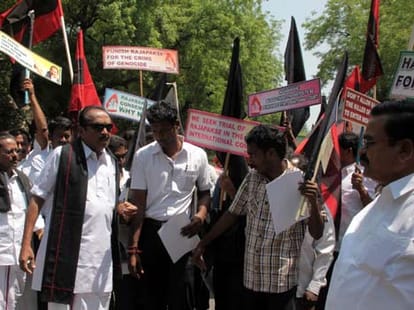 dmk and admk protest against president of shrilanka mahinda rajpakshe