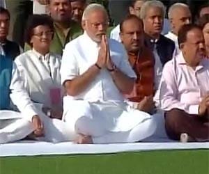 theatre play on narendra modi in lucknow