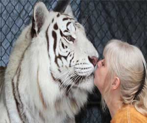 florida women who lives tigers