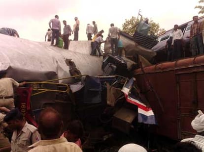 gorakhdham express accident