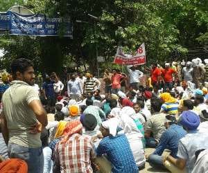 protest of employees in uttarakhand
