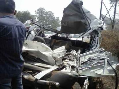 road accident in ghaziabad, 9 killed, 5 injured