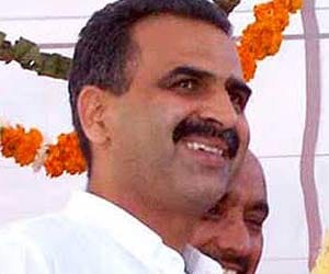 central minister sanjay baliyan save in road accident.