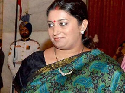 delhi univertsity suspends five employees on smriti irani case