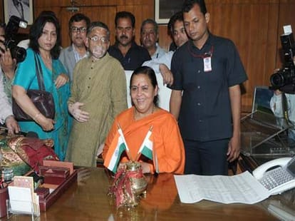 uma bharti defends Smriti Irani, targets congress