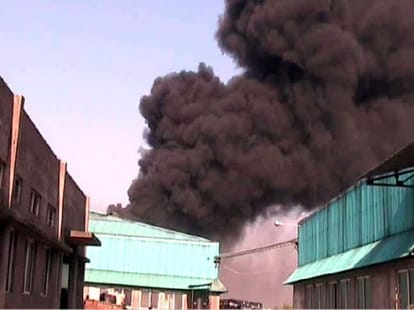 fire at slum area in pansai, 6 year burn alive