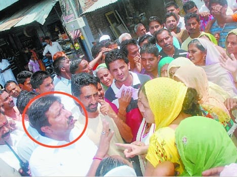 black flags greets industry minister mukesh agnihotri in a programme at una