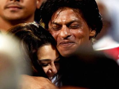 shahrukh wants relax with books