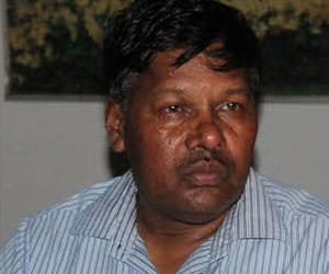 railway engineer arrested for taking bribe