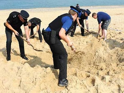 parents dug 4 feet hole and put their daughter in it