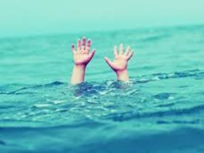 man jumped with family in canal