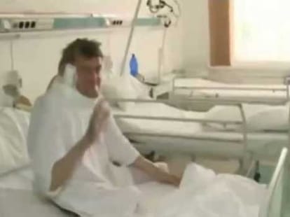 man with seven kilos tumour under chin