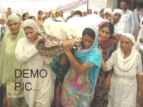 daughters shouldered the pyre of their father in kangra