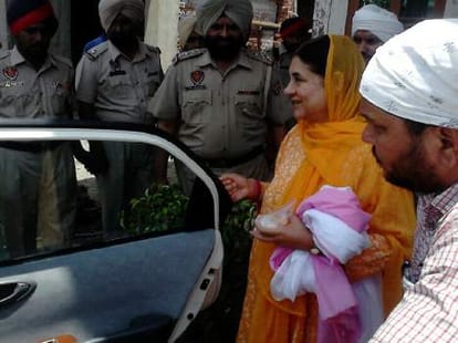 Protest of central minister Maneka Gandhi  in Punjab 