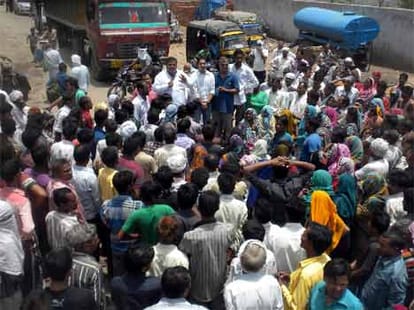 Protest against crises water and power supply in faridabad