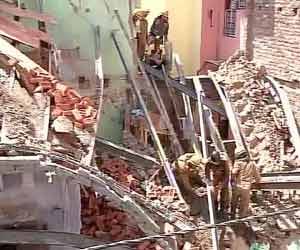 Ceiling collapse in delhi, 5 injured