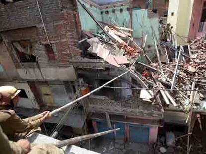 Three-storey building collapsed in sadar bazar delhi, three dead