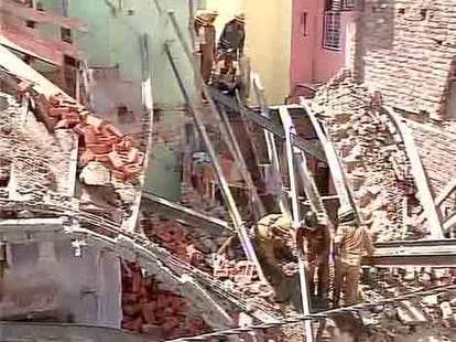 Three-storey building collapsed in sadar bazar delhi, three dead