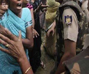 Women prisoner does drama in the hospital