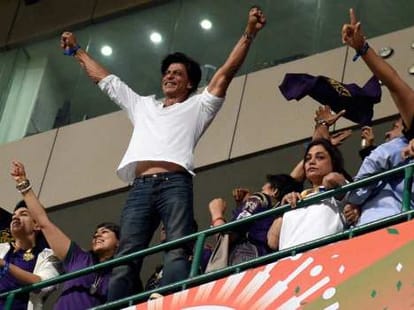 shahrukh wants relax with books