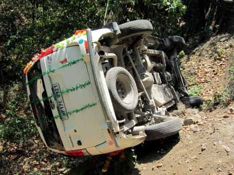 car accident in vikasnagar
